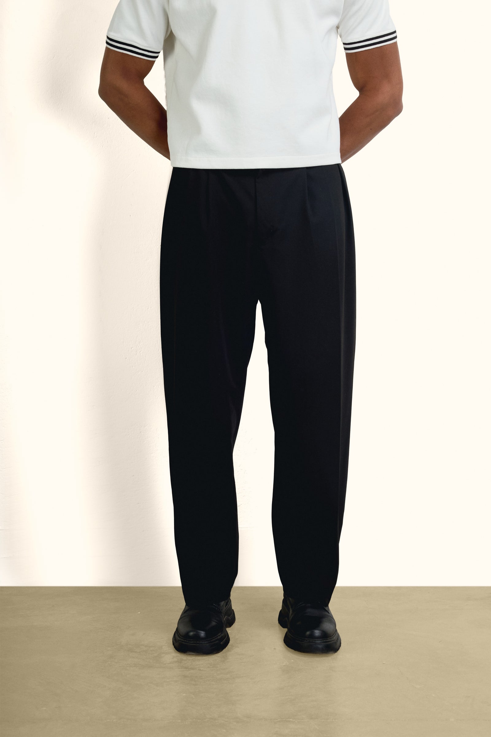Black Pleated Relaxed Pants - Black - image 5
